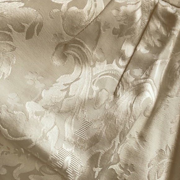 Vintage size 14. Cream damask, straight ankle leg. Dress them up for evening. - Picture 3 of 4